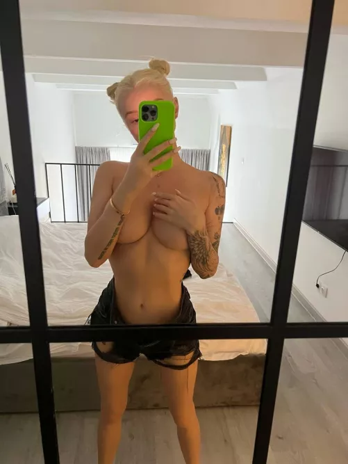 Can I show you moreeee? I’m bein so bad by EasilyWiggly