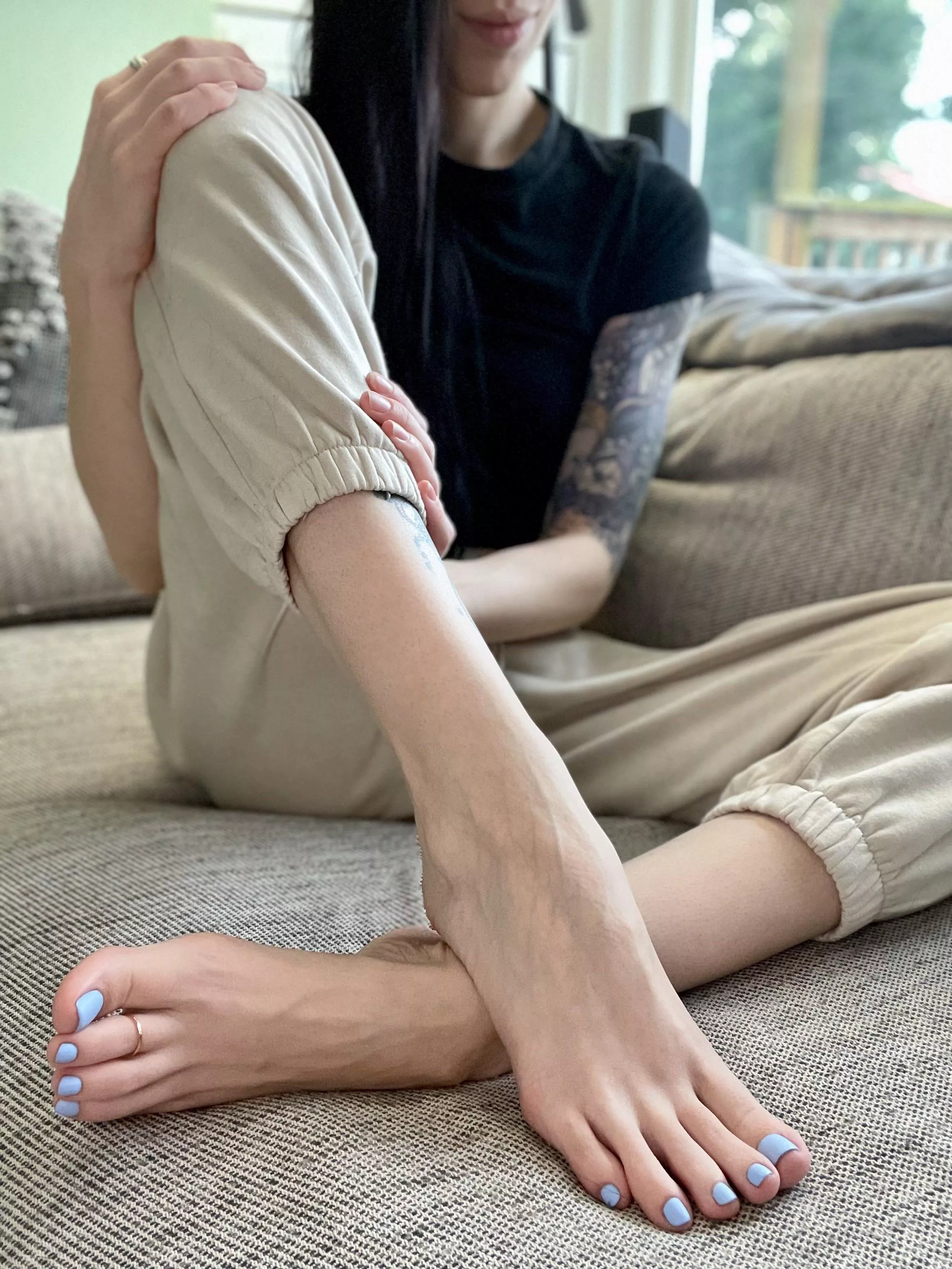 Can I sit next to you? I’ll behave, for the most part 😈 posted by Thehustlerant