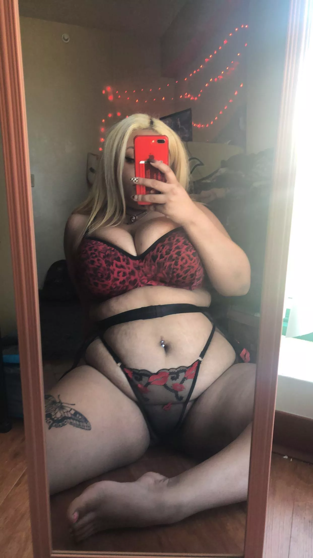 can i sit on ur face ? 🥵 posted by rice-0