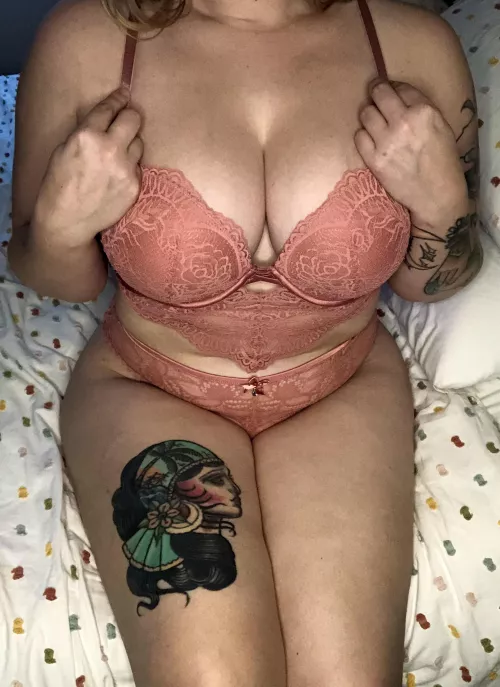 Can I sit on your face? 🥺 by Buttbeann