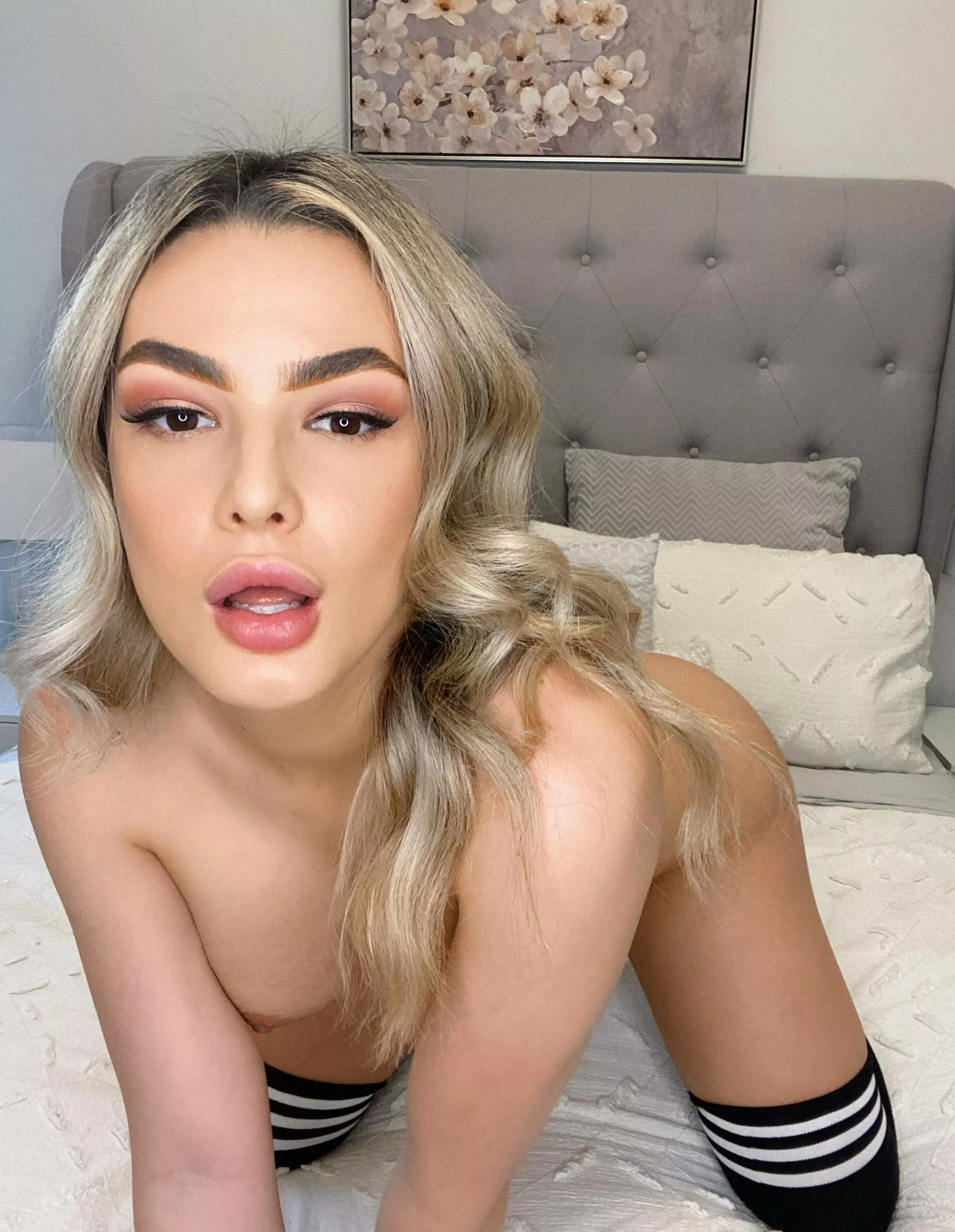 Can i suck your cock 😚comment me👅 posted by lisamario7