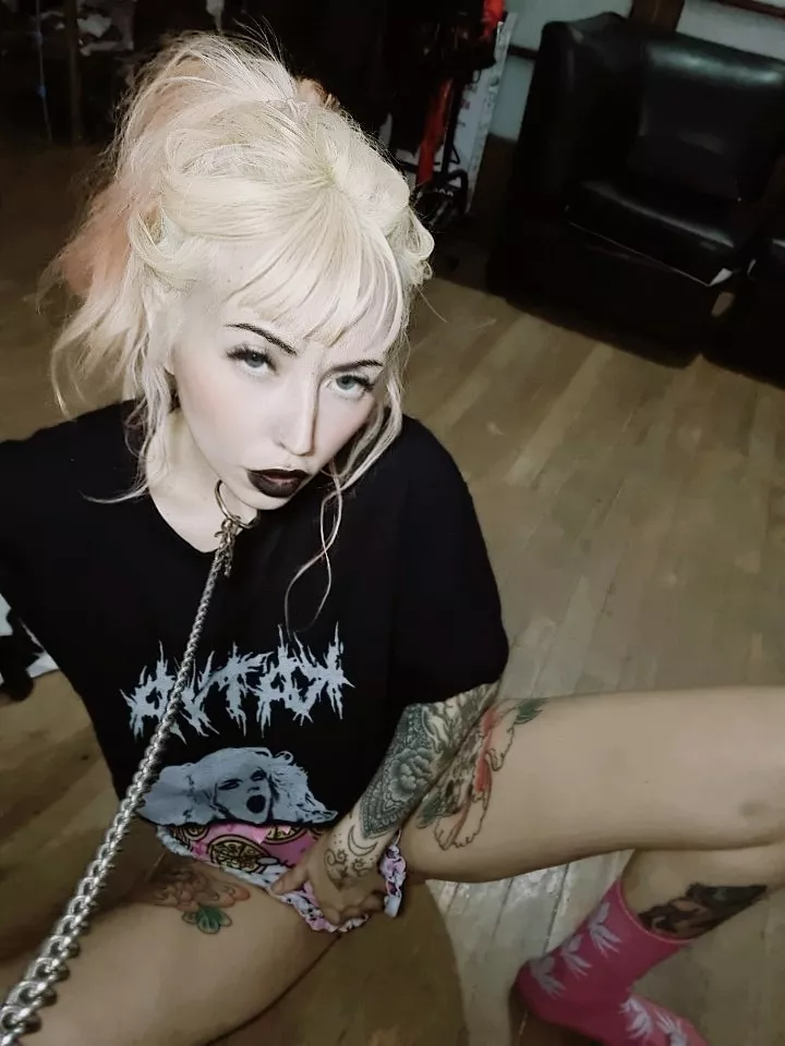 can I touch myself Infront of you? you can handle me. [F] posted by flewwrs