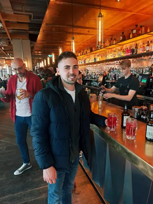 Can someone give me a caption to use pretty pls? Thx by joewg1997