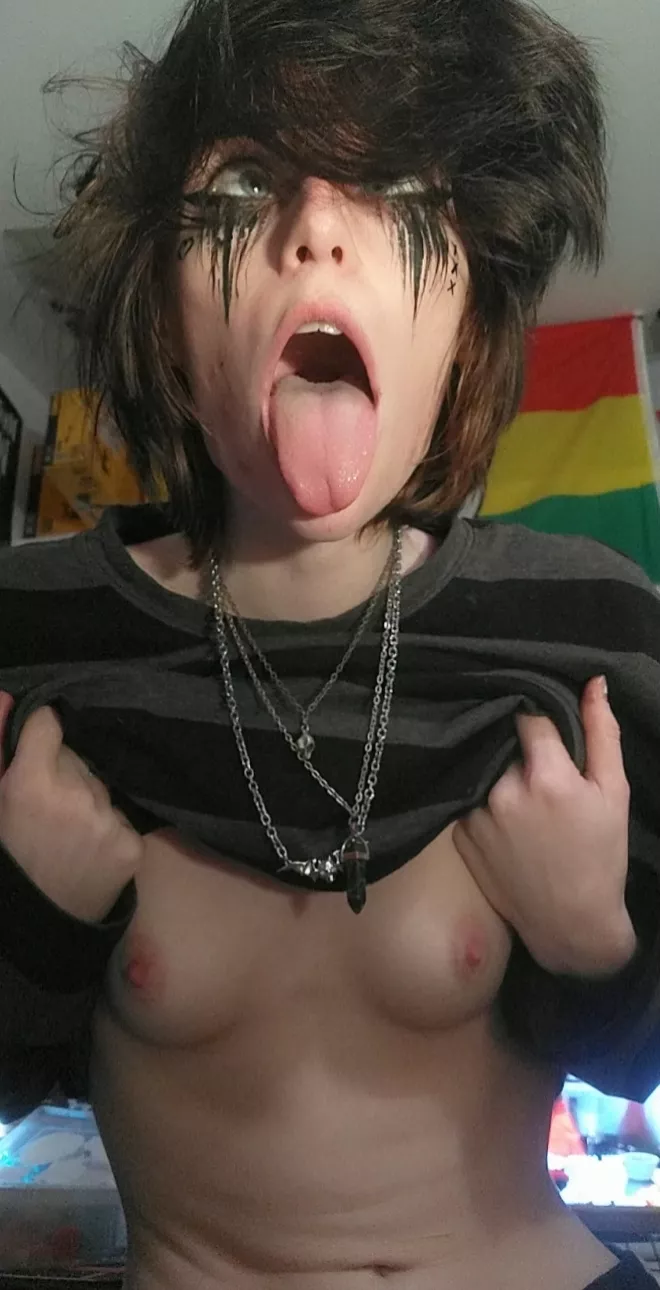 Can someone make me do this naturally? <3 posted by feetiecutie