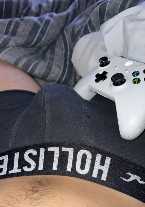 can someone suck me off while i play by xx__me__xx