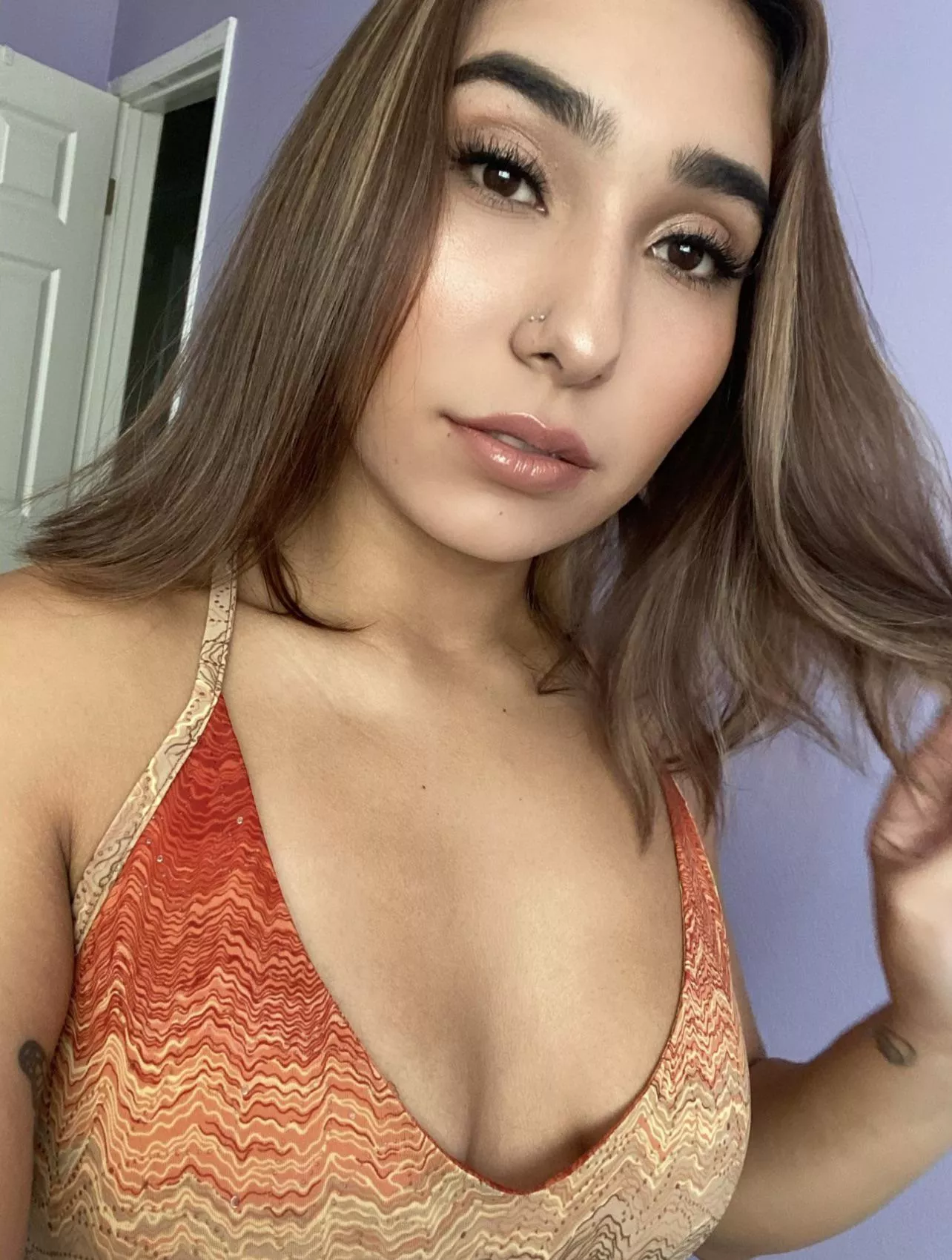 Can someone tribute my crush live? I’ll feed her pics Pm me posted by Domreyx