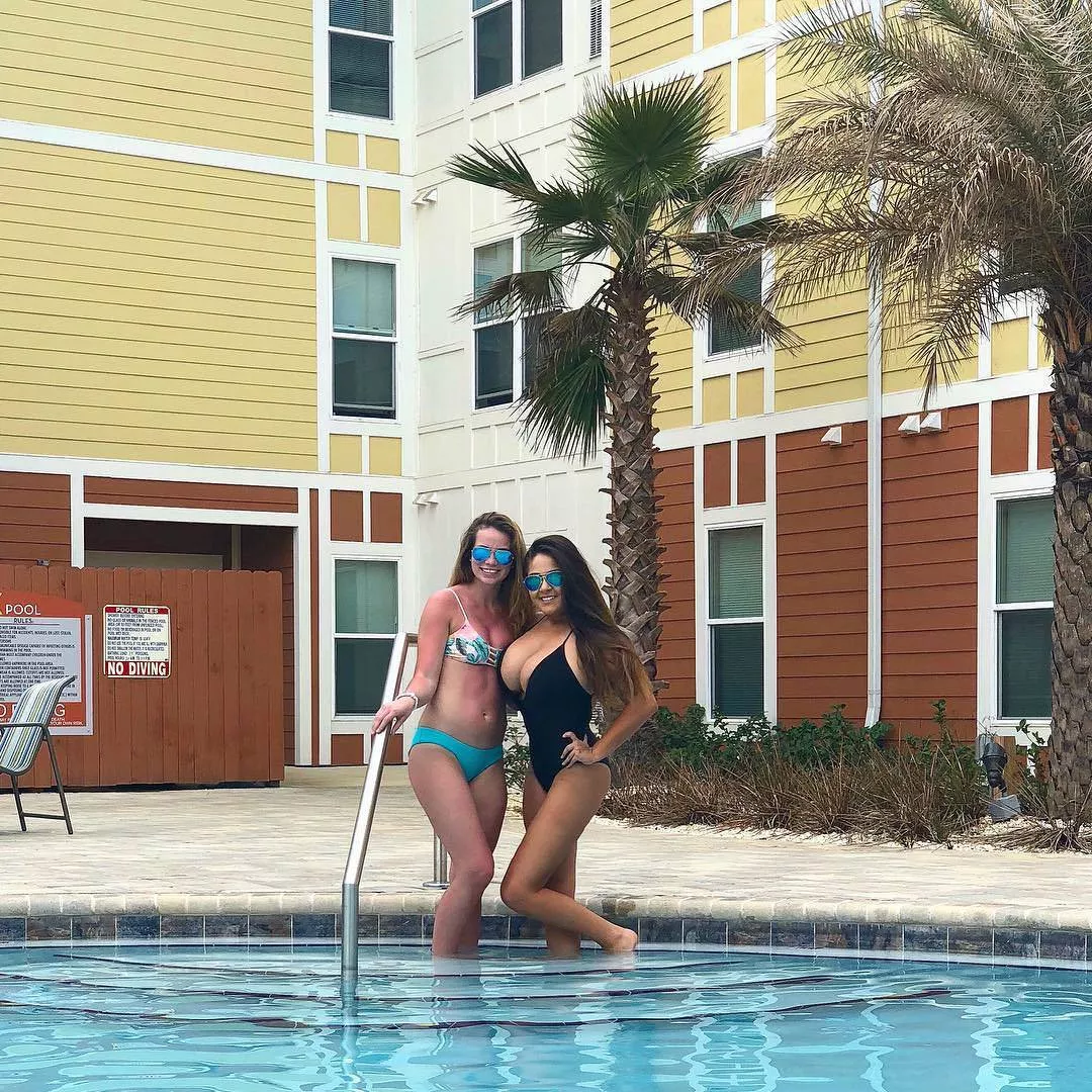 Can still see them even with the idiot cameraman in the next county posted by deiterh95