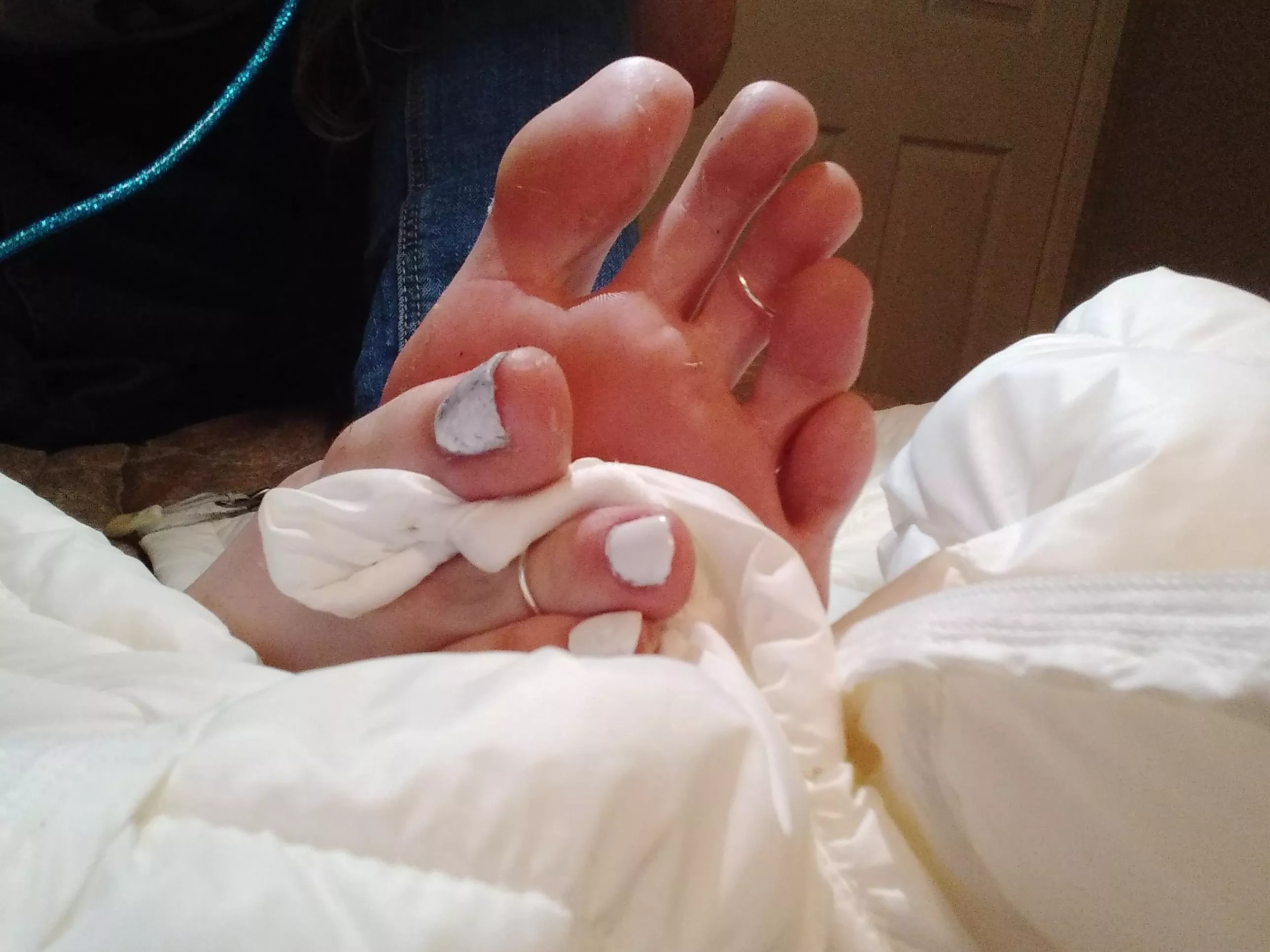 can u fit all my toes in ur💋at once? posted by peachbabyfoot