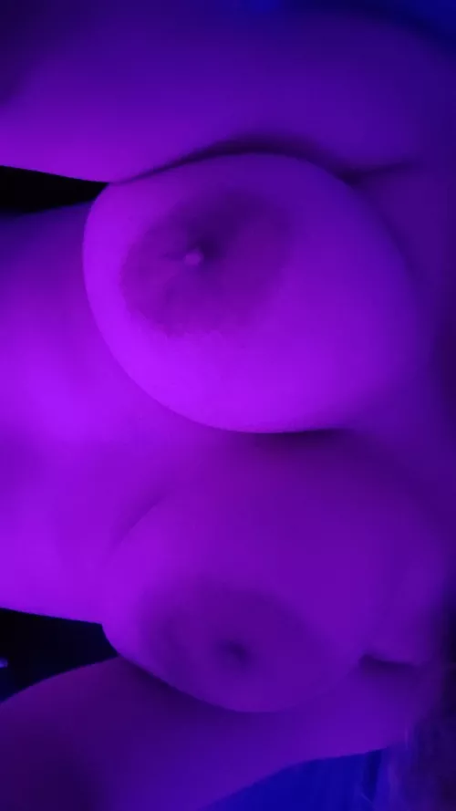 can we cuddle and make out ? (f20) by littlecuteperson