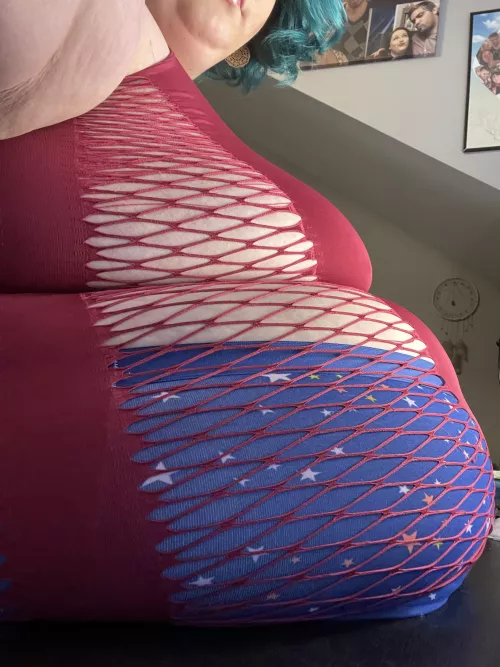 Can you believe that stretch?! 😮 by CeliaBBW