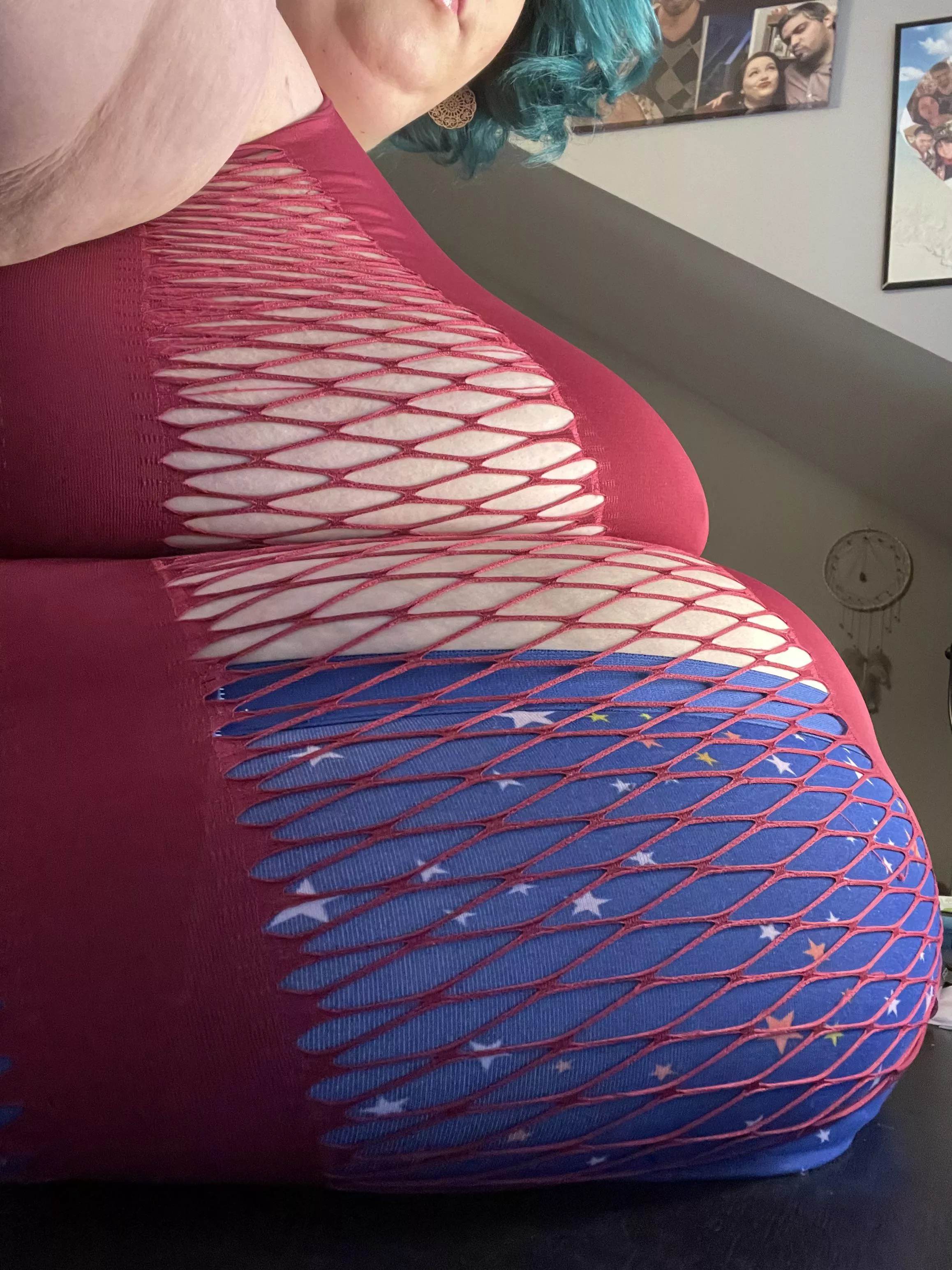 Can you believe that stretch?! 😮 posted by CeliaBBW