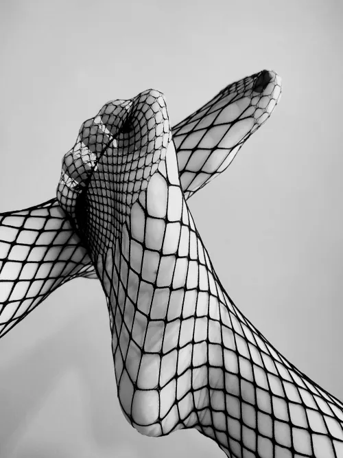 can you cum on my feet? 🥺🔥 by HornyHottie69