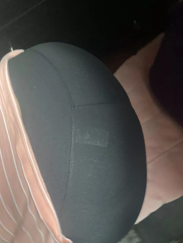 Can you even blame me for wanting to pin her down, rip her leggings, and start pounding away at her when I have a fucking fat ass mom like this? posted by abc456abc