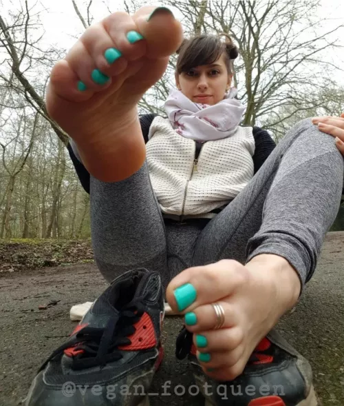 Can you give me a quick foot rub please? by Veganfootqueen