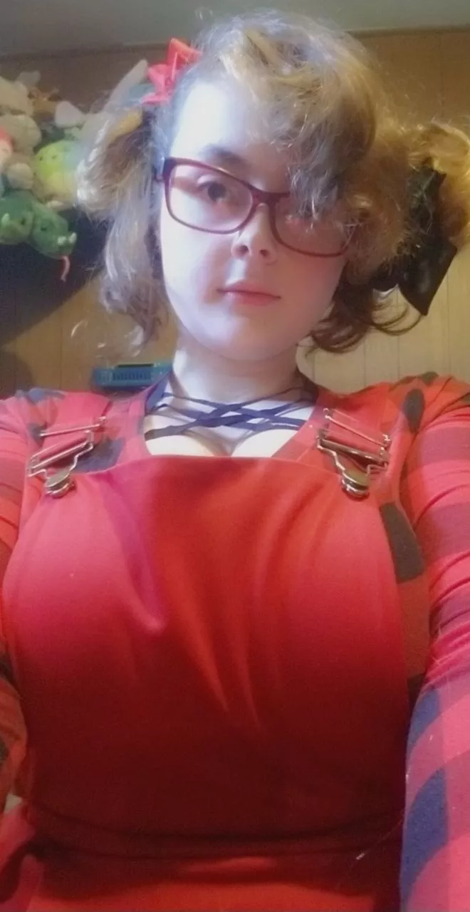 can you guess how big they are like this? no cheating posted by CrimsonBunnyPlays