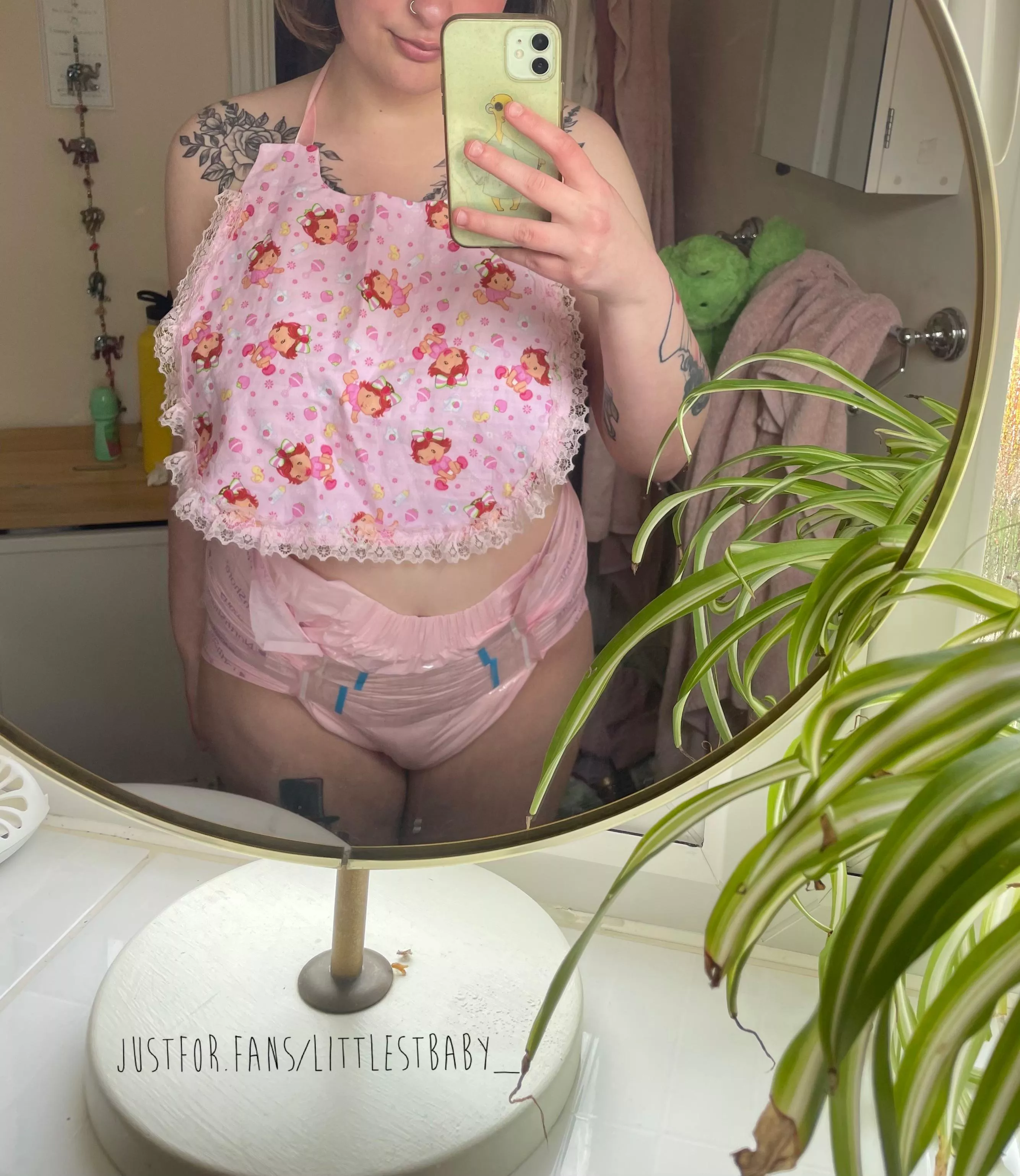 Can you guess my favourite colour?It’s green! posted by littlest_baby