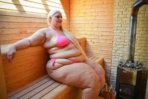 can you handle these curves 😍😍😍😍 posted by alexsmith1990x