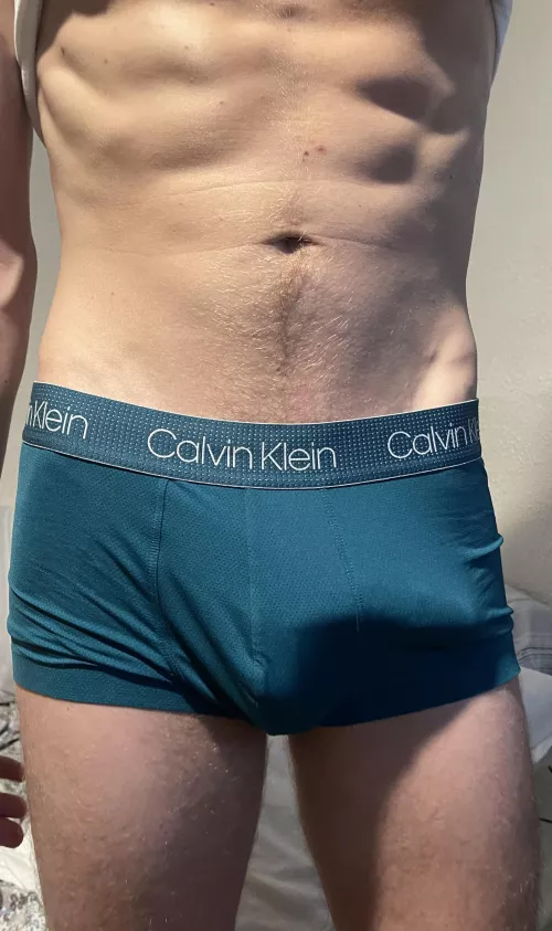 Can you notice my bulge? by smithsongball