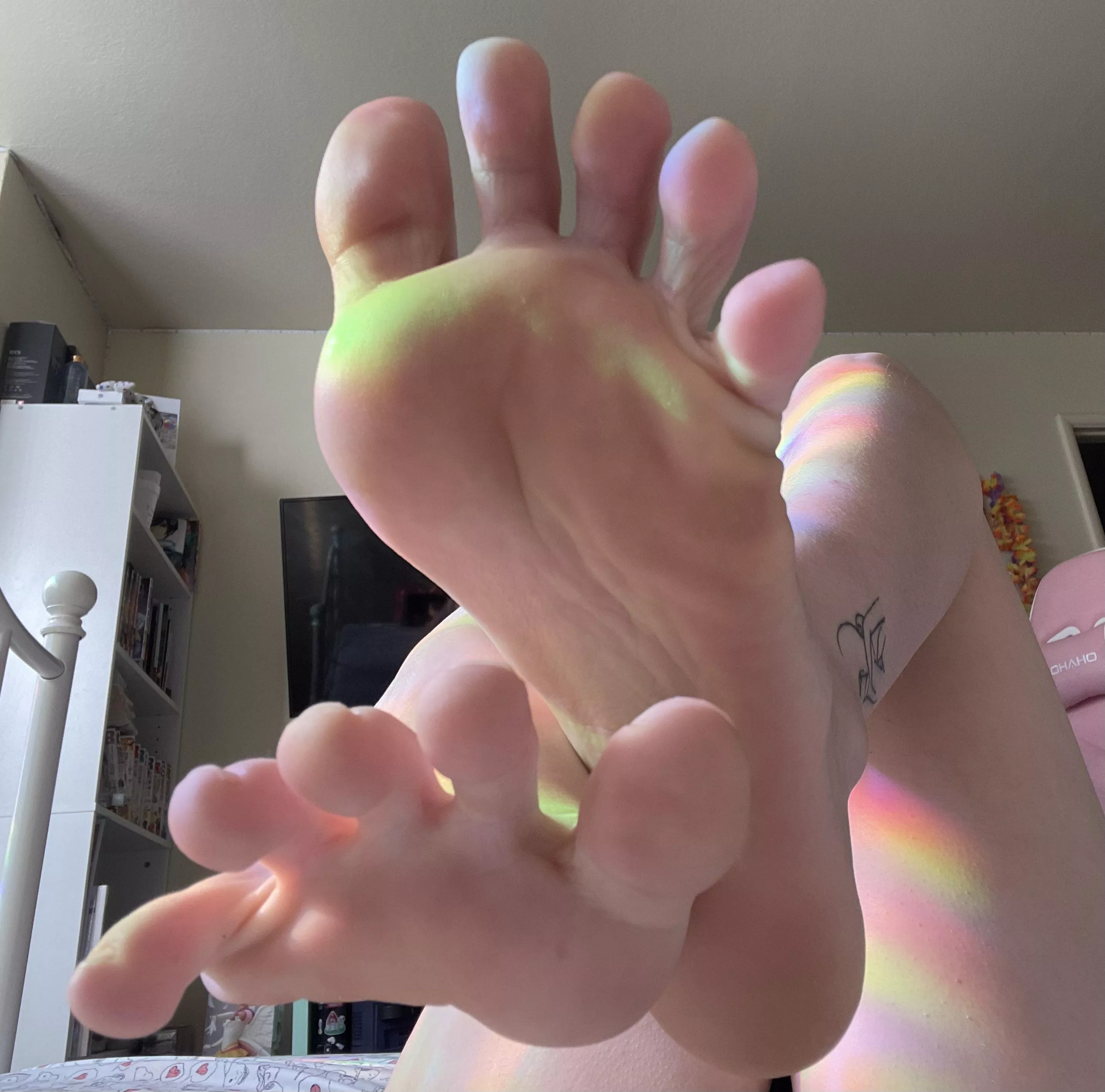 Can you rub them while I play? posted by shinchanbaby97