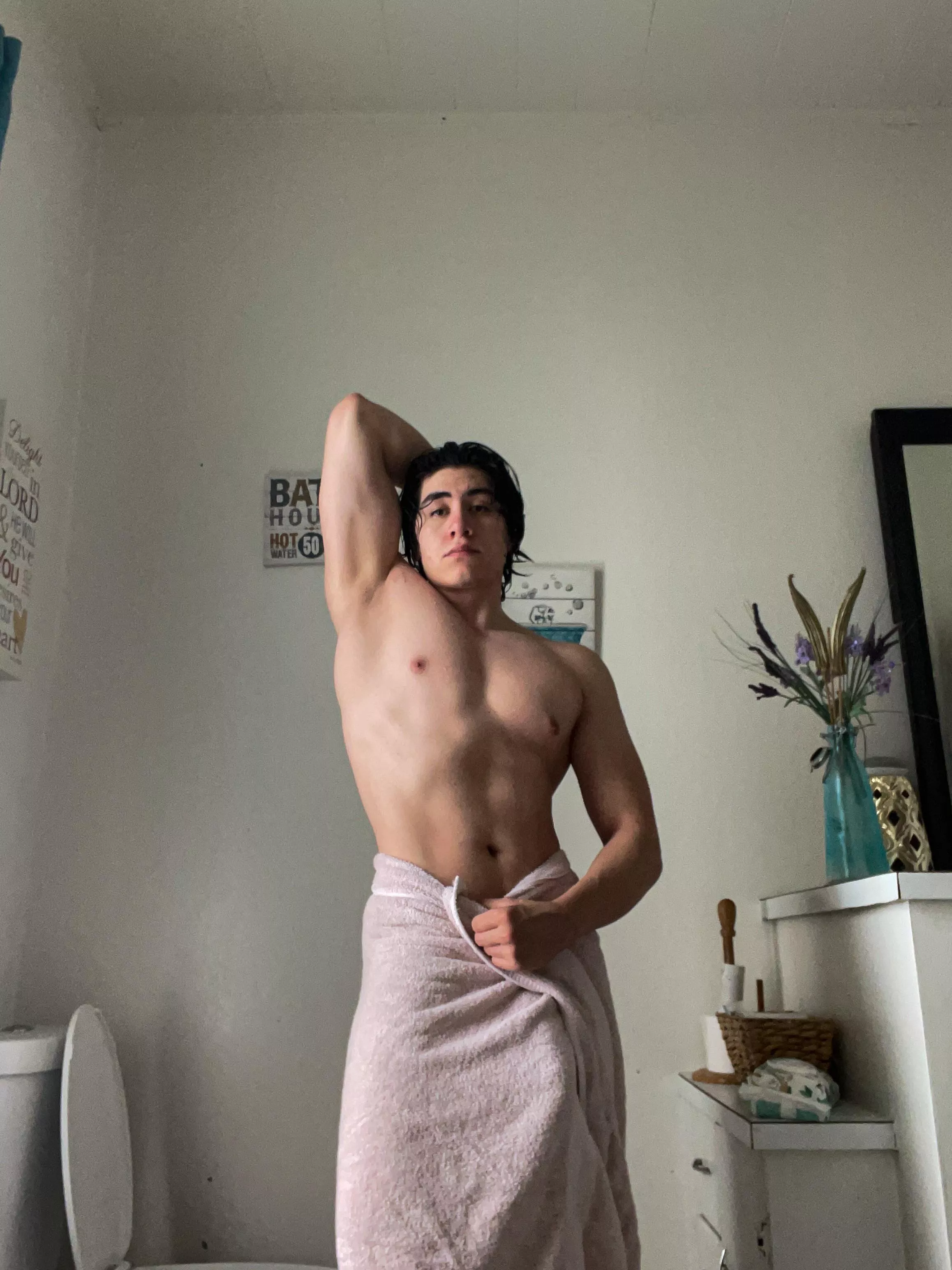 Can you see it under the towel ;) posted by vaguelift00