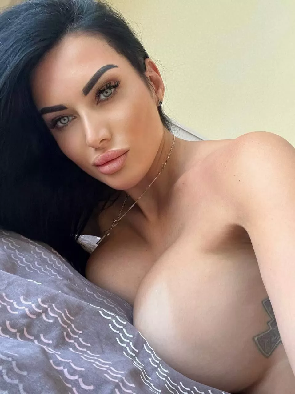 Can you stay here for a moment to enjoy my curvy body? posted by sore_hurricane