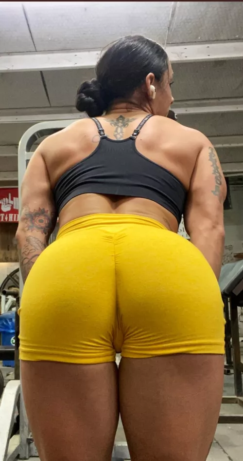 Can you still focus on your next set? by armani1_mila