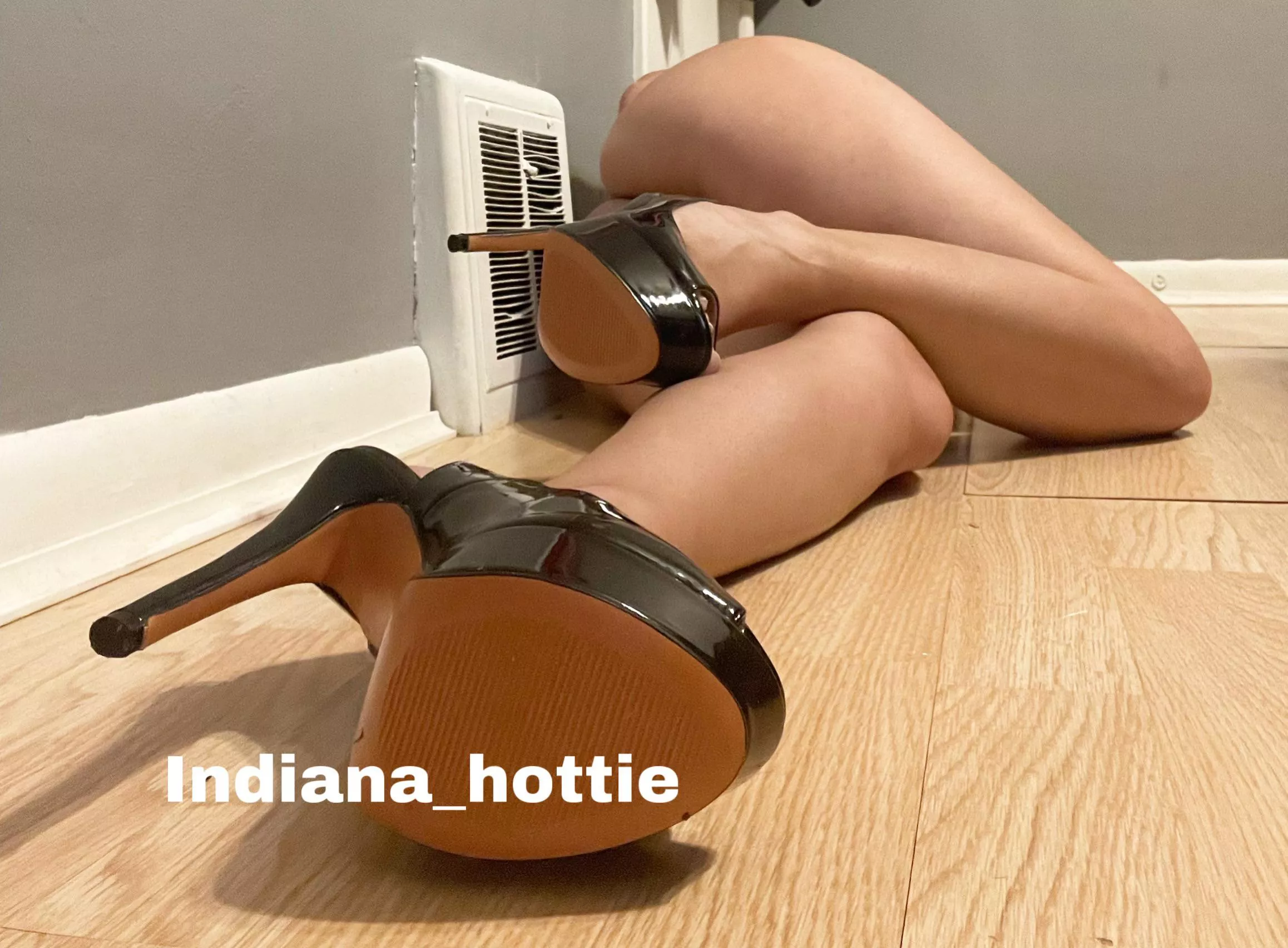 Can you tell if I’m naked or not ? posted by indiana_hottie