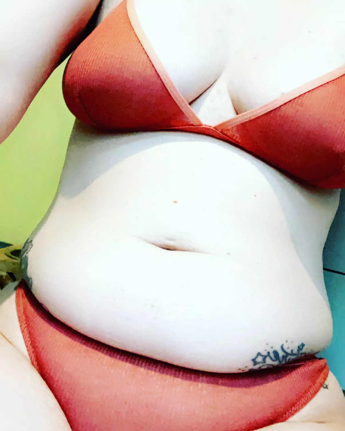 can you tell i’ve been gaining? this set may be tight, but i want it tighterrrrr 🐷 posted by curious-clever