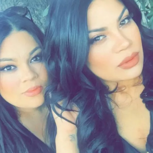 Can you tell whos the mother or daughter??? by jobudtx