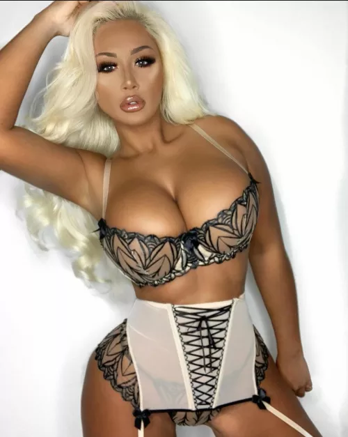 Can't get enough of Holly by BimboSimp