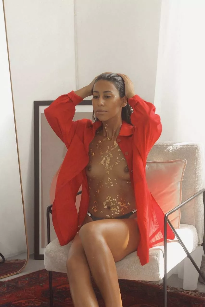 Can’t stop showing the boobs off posted by HourlyTangy