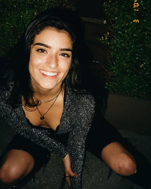 Can't stop thinking about Dixie D'amelio. Can someone rp as her by charliel370