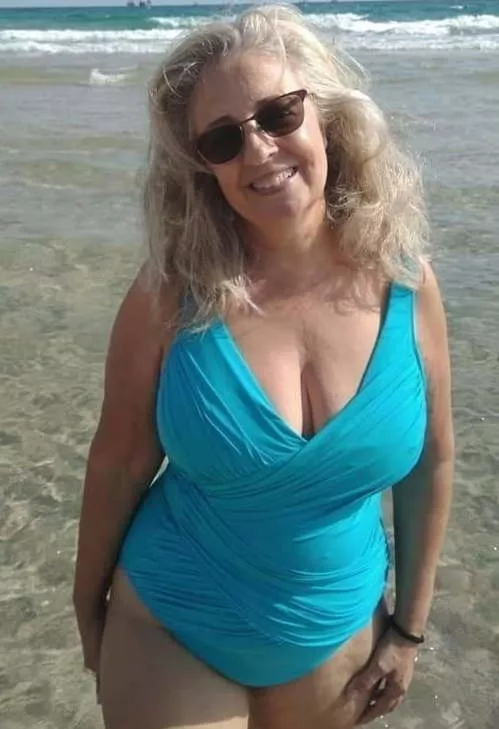 Captivating beach scenery posted by slipdisinu