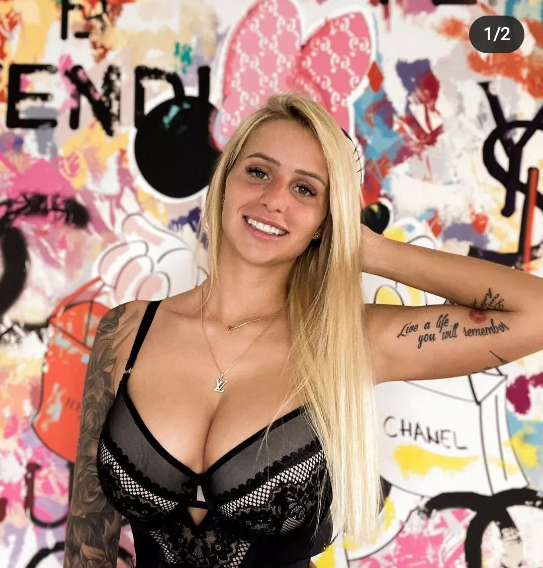 Carina Spack 🤤 posted by Spanker24