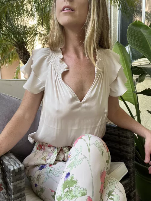 Casual chats with the neighbor .. wonder if I caught his attention by Irish_Starz_29