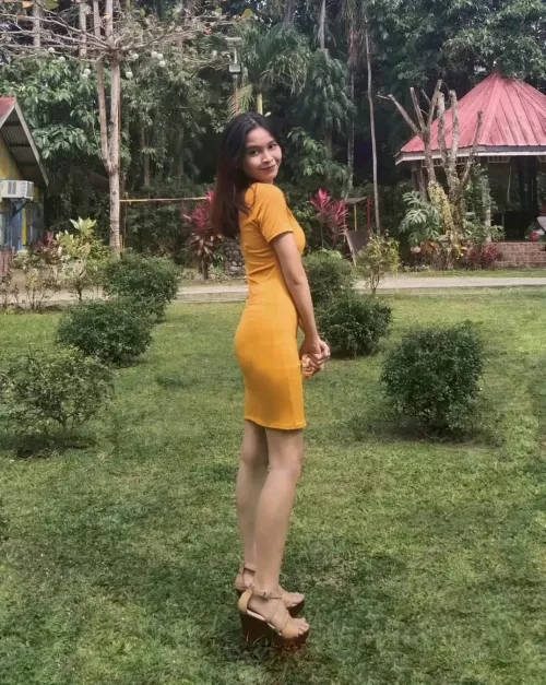 Casual curve by Loving_Myself_20