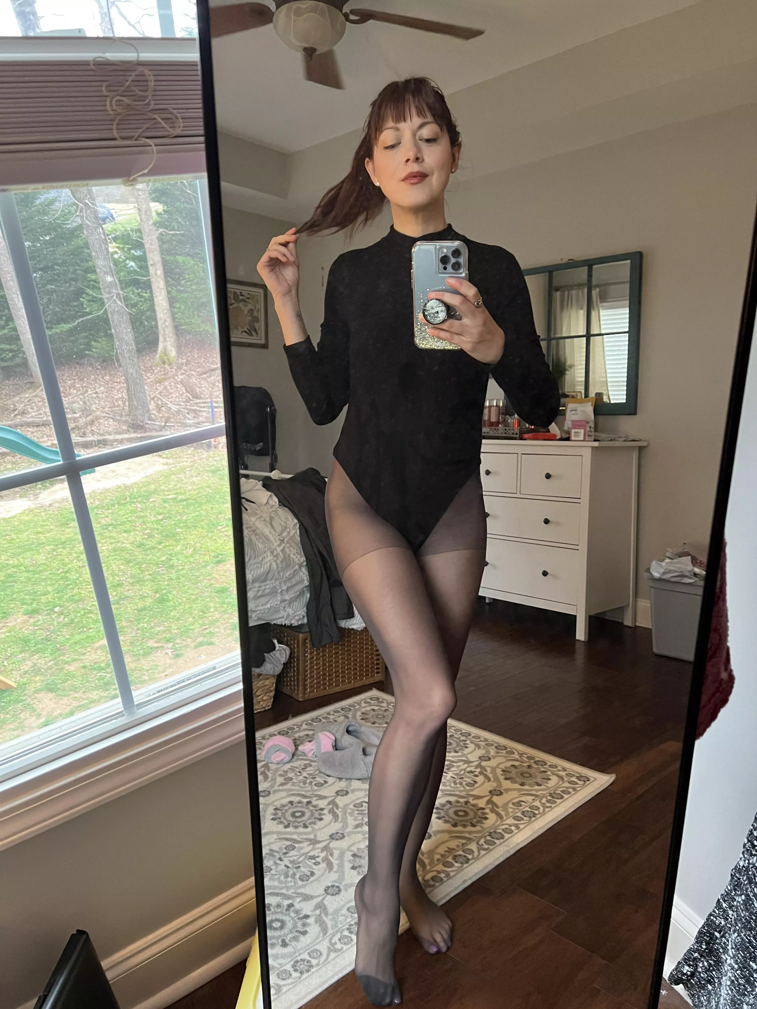Casual day today - in my black pantyhose posted by nylonskitten