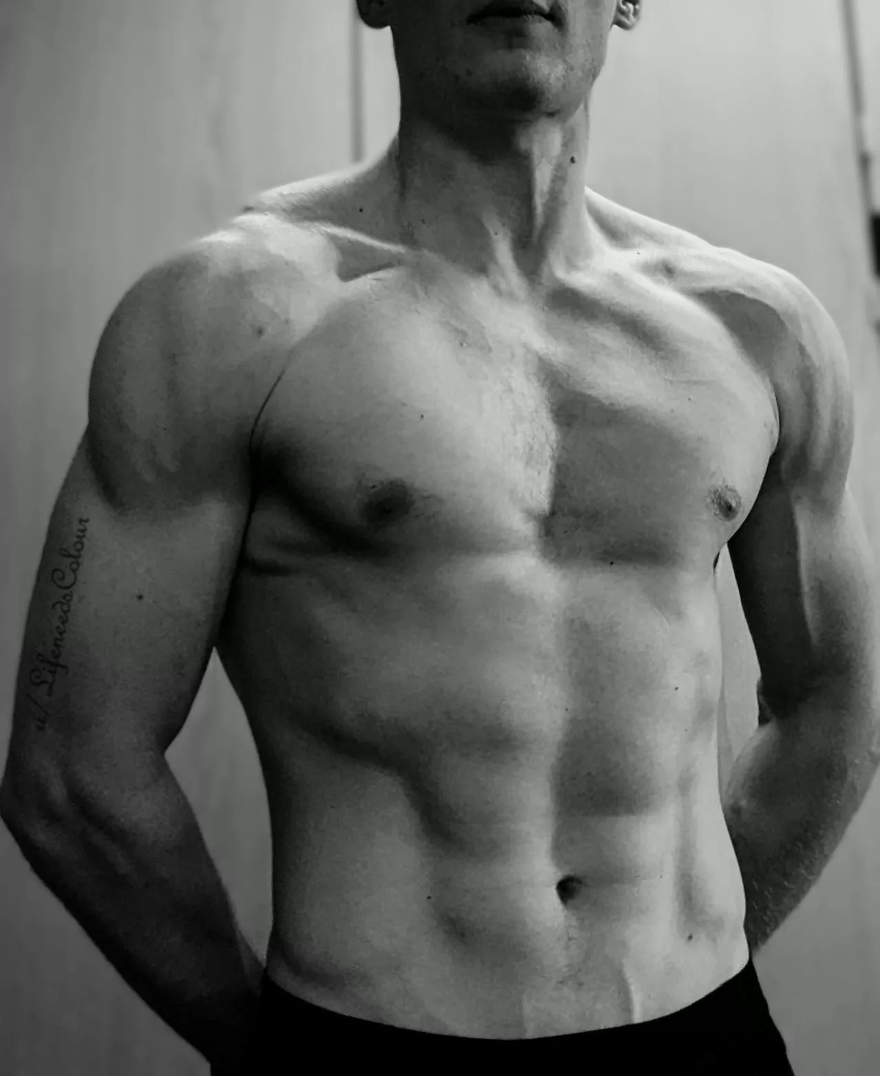 Catching some new striations pre shower (M) posted by LifeneedsColour