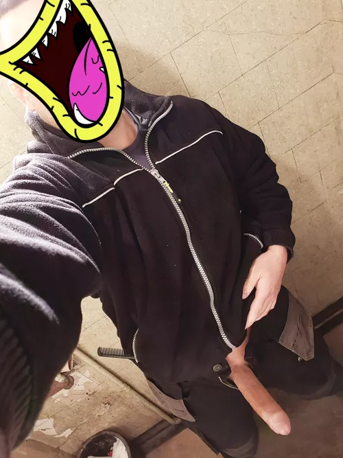 Caught bosses wife checking out my bulge 💪turned me on so thought I'd share by Jameskeate