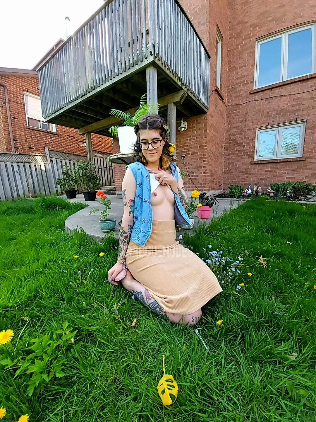 Caught getting nude in the garden posted by roguenudez