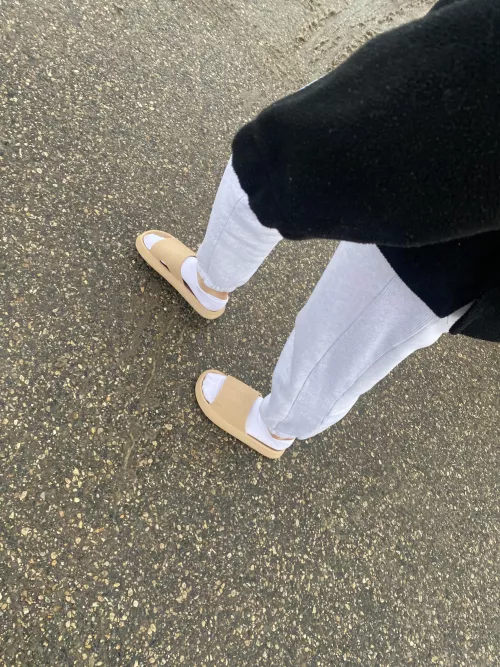 Caught me going in the store 😉🇨🇦🇨🇦 by Savscutefeet