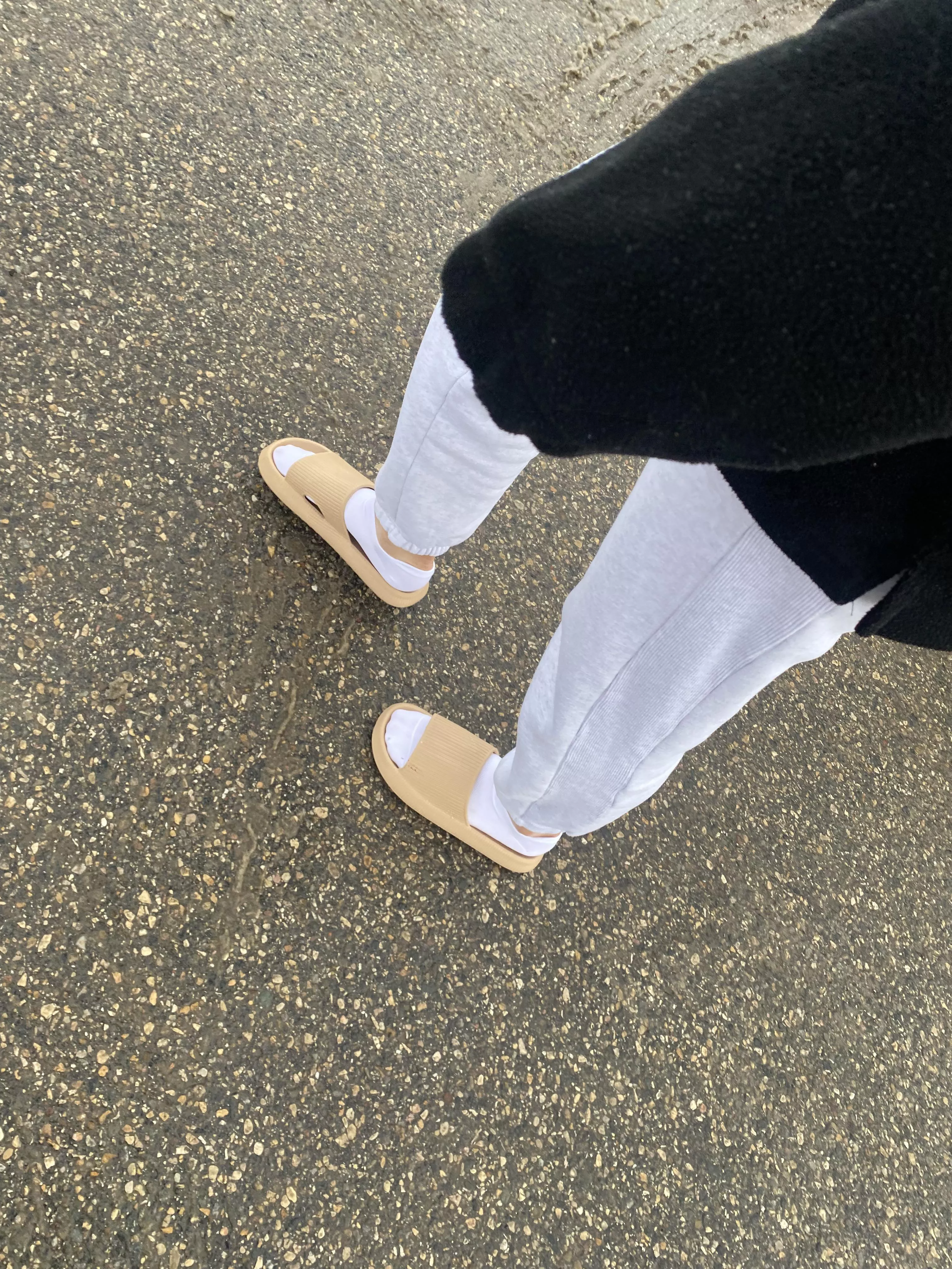 Caught me going in the store 😉🇨🇦🇨🇦 posted by Savscutefeet