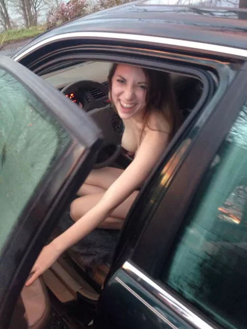 Caught naked in her car by kinkykat977