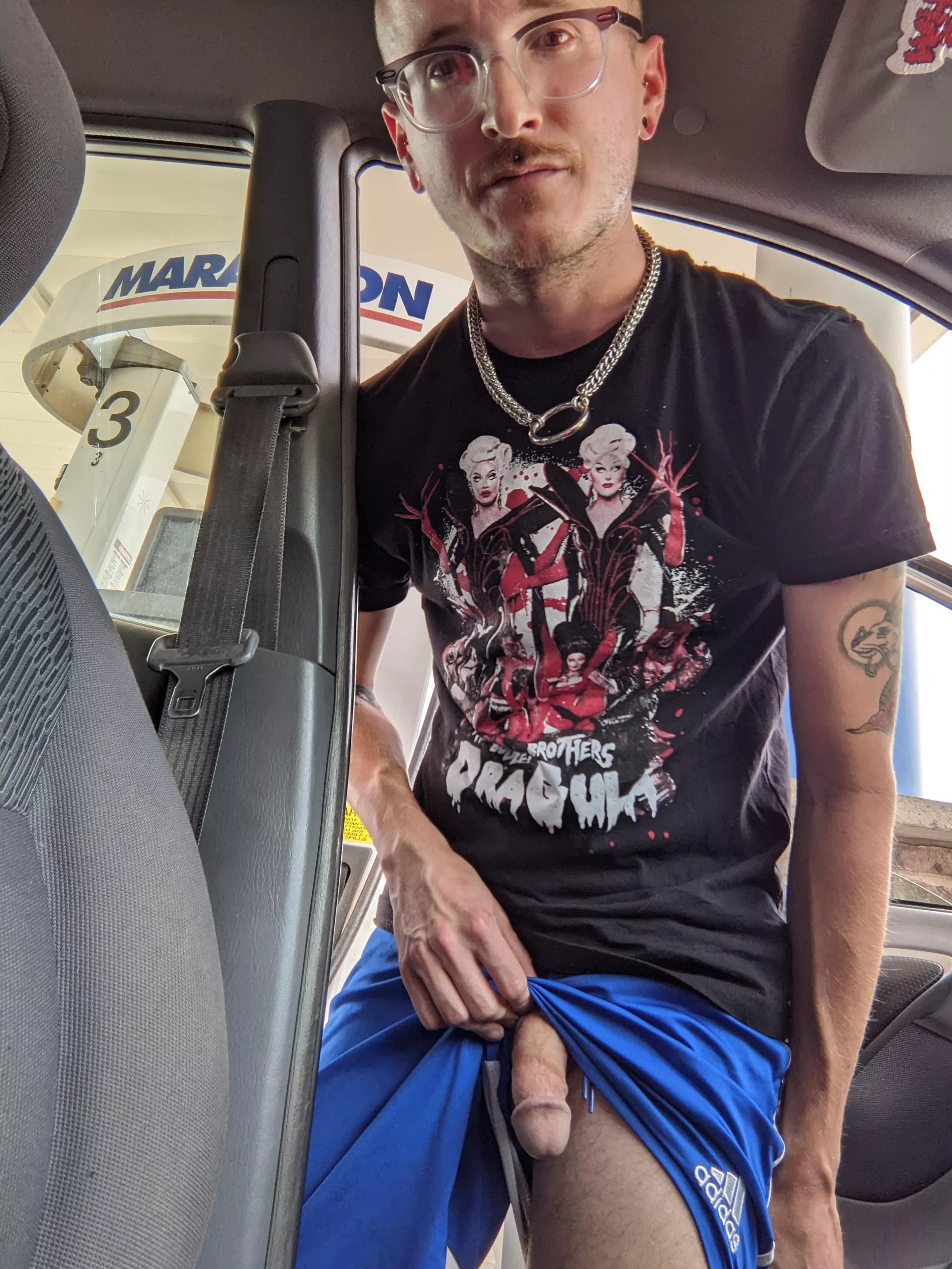 caught the gas station attendant looking at my bulge😈 posted by djbeefymac