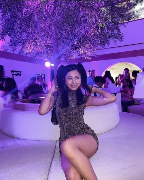 Center of attention by WasabiHuman