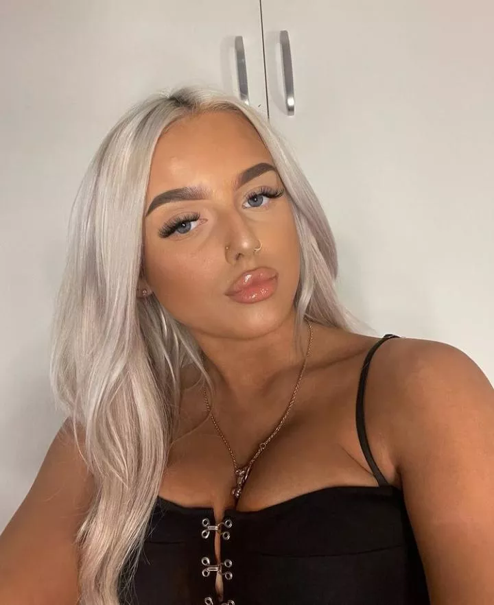 Chantelle posted by corruptusextremis