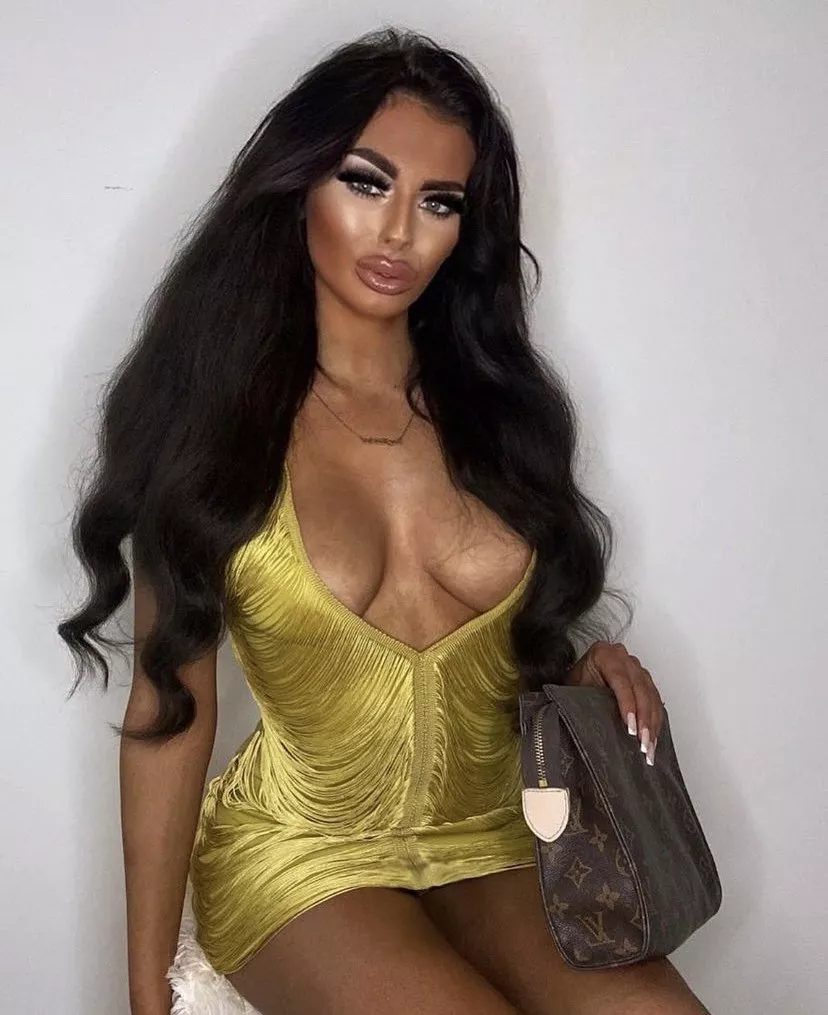 Chav all dressed up with no where to go, can you think of somewhere? posted by camo_feet