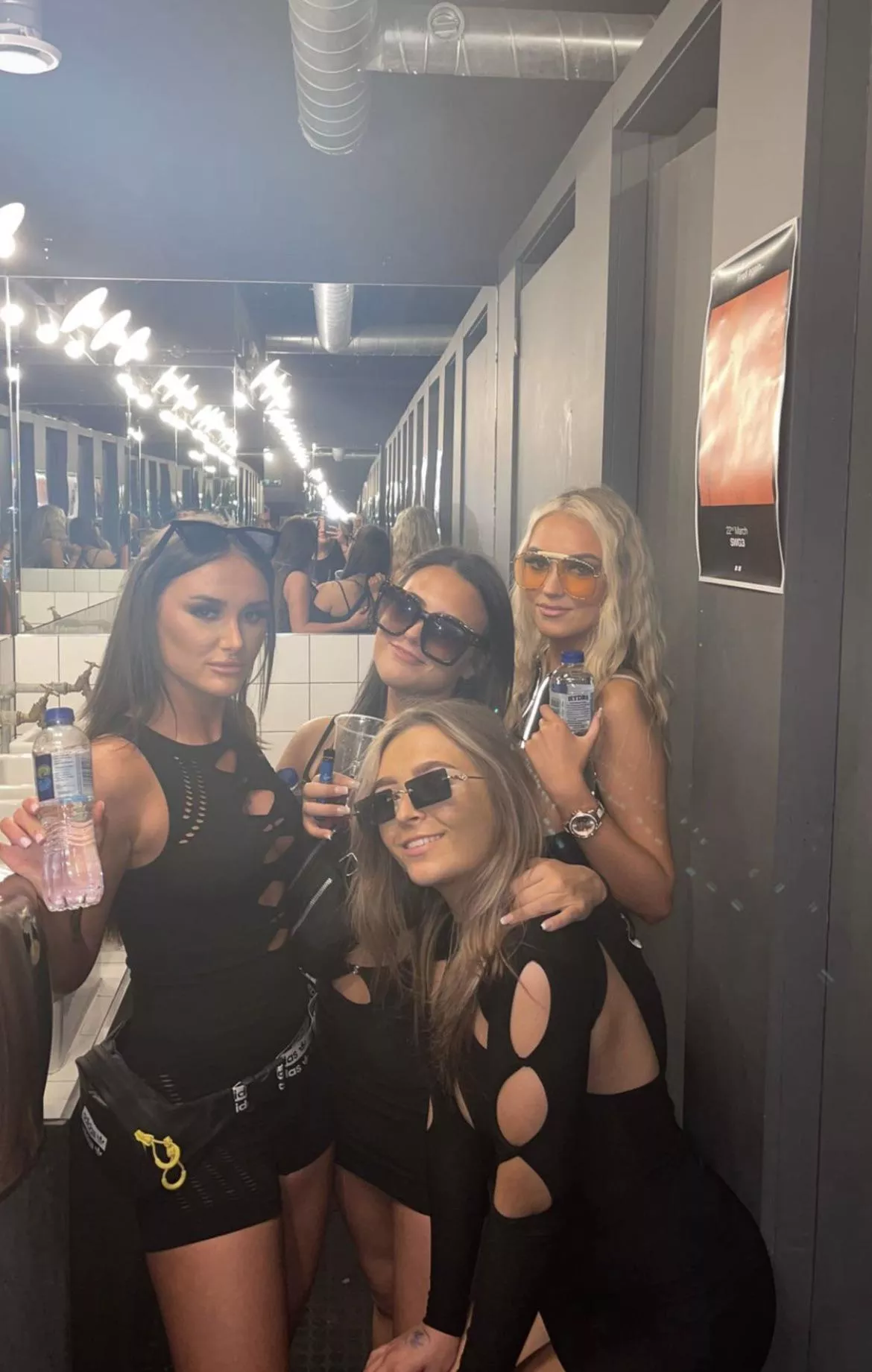 Chav group, far left has an OF 😍 posted by osisieneb