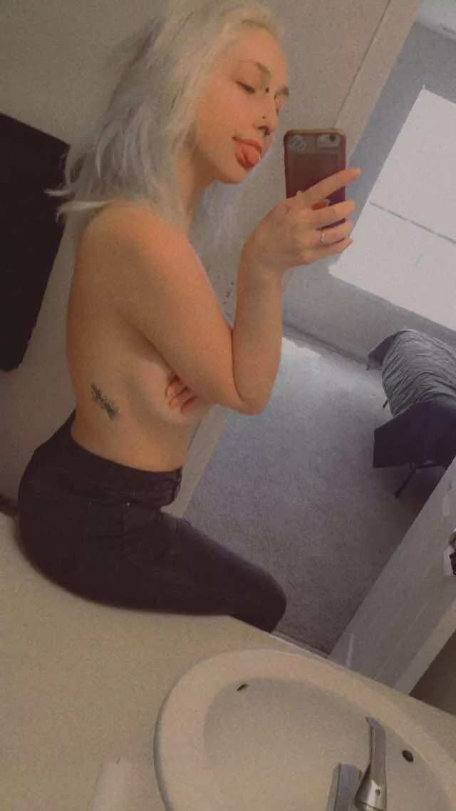 Check out our onlyfans 🥴✨ link in comments! posted by Fae_Princesss