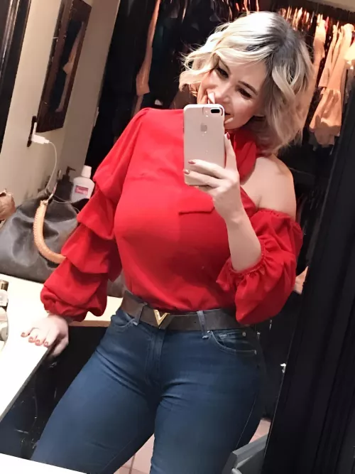 Checking before going out by ranchero18cm